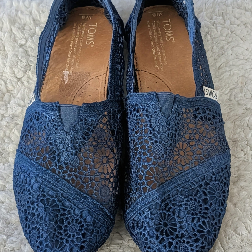 TOMS Women's Vibrant Royal Blue Lace Flats, Size 8M
